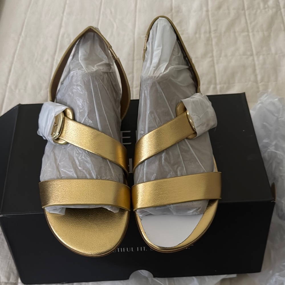 Naturalizer Gold Sandals Minimalist Design